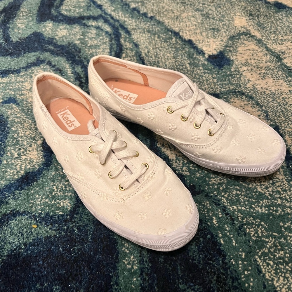 Keds Daisy Crochet Lace Up low profile sneaker